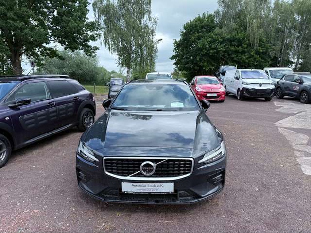 Savile grey / metallic Gebraucht 2019 Volvo V60 R-Design Kombi | 24.450 € (Etwas zu teuer) - Bild 1/4