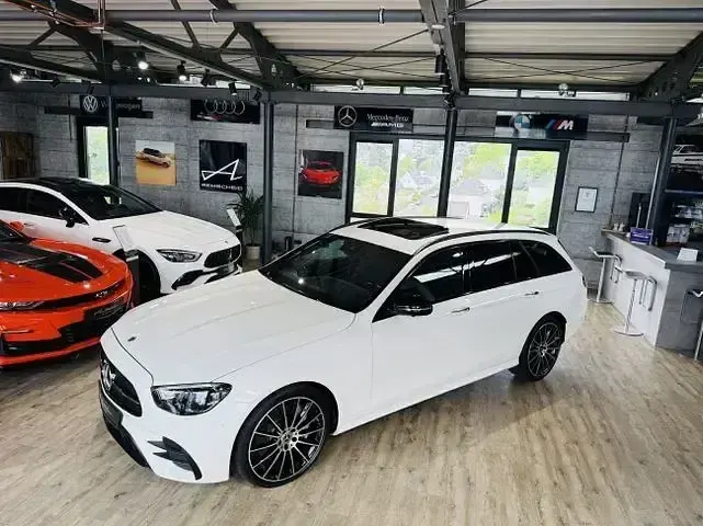 Gebraucht Mercedes E400 AMG line 330 PS (242 kW) 2020 Diamantweiss  metalliclack Kombi