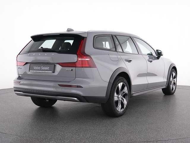 Gebraucht Volvo V60 CC 145 PS (106 kW) 2023 Kombi