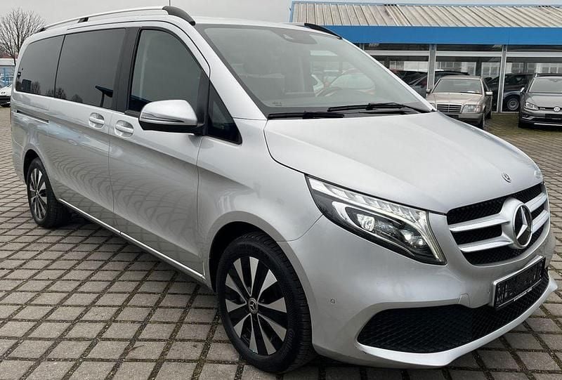 Silber Gebraucht 2022 Mercedes V250 Edition 1 Van / Kleinbus | 45.990 € (Superpreis) - Bild 1/4