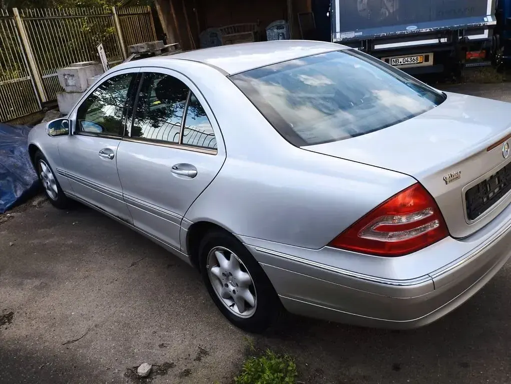 Gebraucht Mercedes C180 Classic 129 PS (94 kW) 2002 Silber Limousine