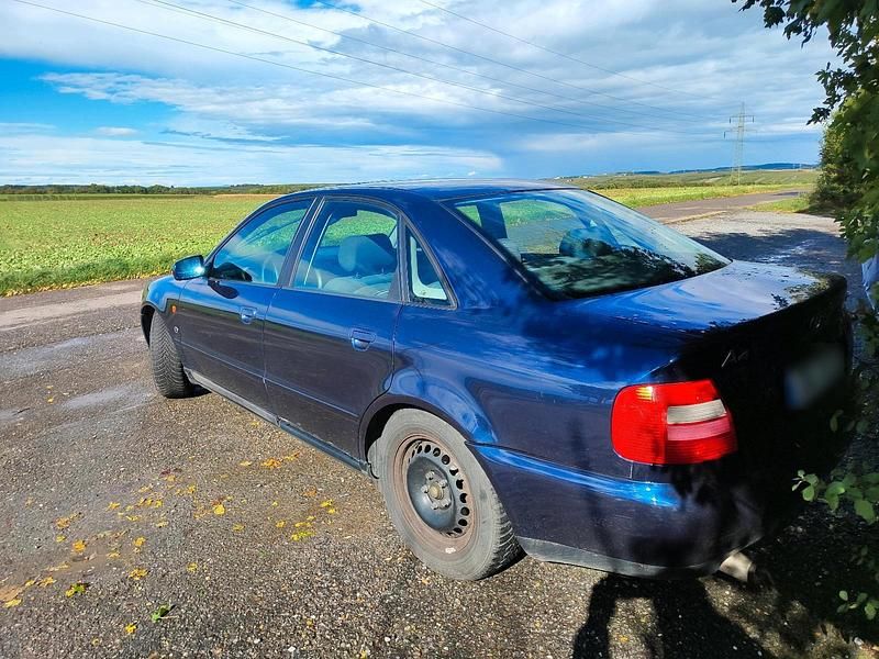 Second-hand Audi A4 100 CP (73 kW) 1996 Berlinǎ