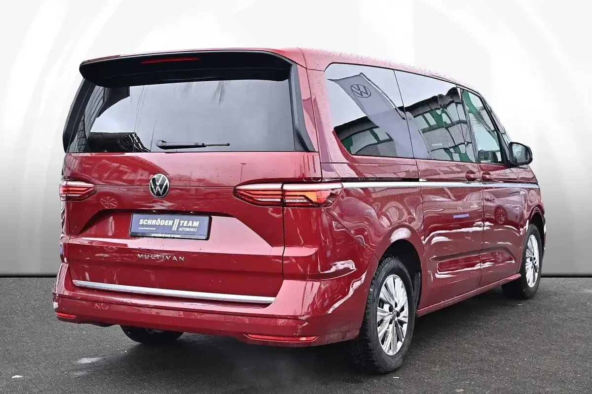 Begagnad VW Multivan Style 150 HK (110 kW) 2024 Röd Minibuss