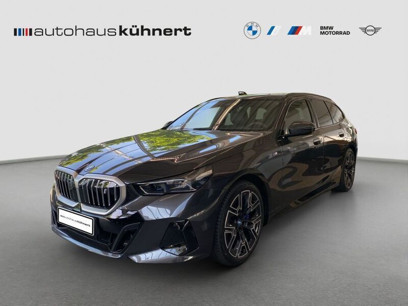Sophistograu brillanteffekt me Gebraucht 2025 BMW i5 M Sport Limousine | 71.885 € (Fairer Preis) - Bild 1/4