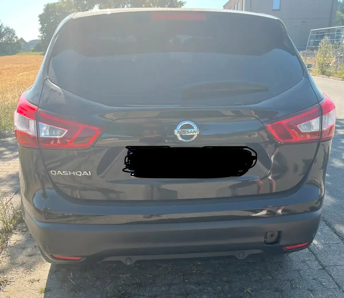 Gebraucht Nissan Qashqai 116 PS (85 kW) 2016 Schwarz SUV