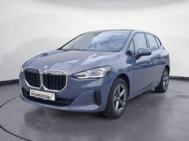 Gebraucht BMW 220 Active Tourer 156 PS (114 kW) 2025 Grau Van / Kleinbus