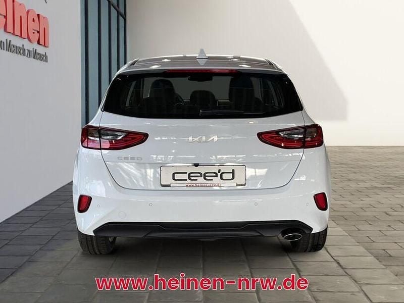 Gebraucht Kia Ceed Vision 99 PS (72 kW) 2024 Weiß Kleinwagen