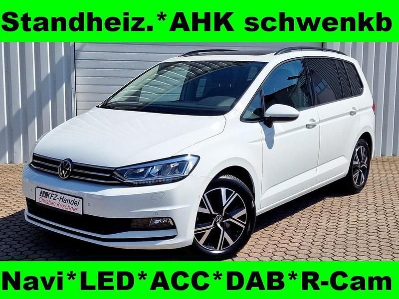Weiß Gebraucht 2024 VW Touran R Van / Kleinbus | 32.900 € (Teuer) - Bild 1/1
