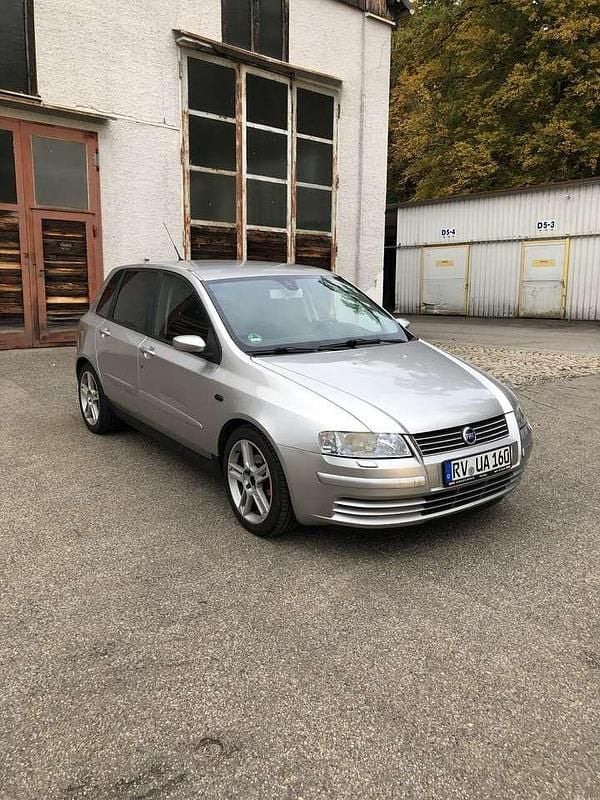 Grau Gebraucht 2003 Fiat Stilo Abarth Limousine | 1.700 € (Fairer Preis) - Bild 1/4