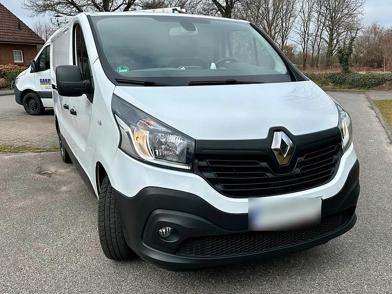 Gebraucht Renault Trafic 145 PS (106 kW) 2018 Weiß Van / Kleinbus