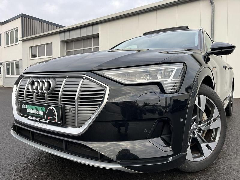 Mythosschwarz Gebraucht 2022 Audi e-tron Advanced Plus SUV | 38.860 € (Fairer Preis) - Bild 1/4