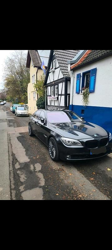 Grau Gebraucht 2010 BMW 740 Limousine | 10.999 € (Fairer Preis) - Bild 1/4