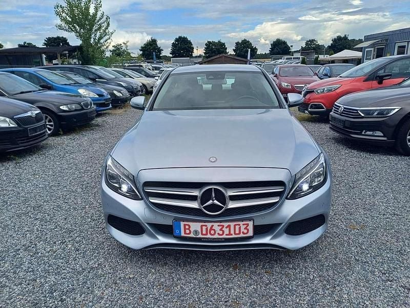 Gebraucht Mercedes C180 Avantgarde 156 PS (114 kW) 2015 Blau Limousine