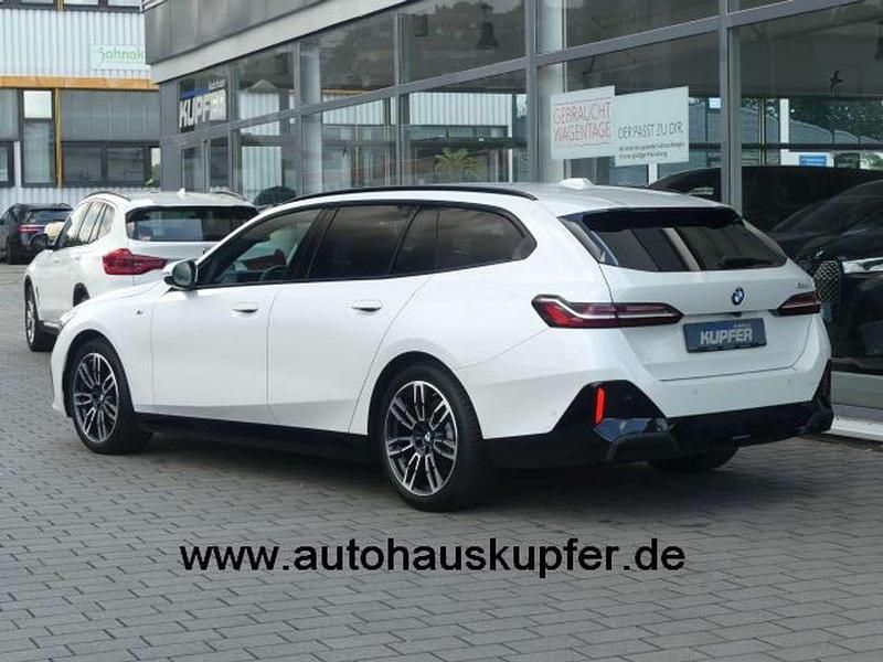 Gebraucht BMW 520 Performance 197 PS (144 kW) 2024 Mineralweiã Kombi