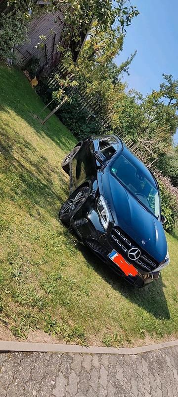 Schwarz Gebraucht 2018 Mercedes GLA200 Urban SUV | 19.200 € (Fairer Preis) - Bild 1/4