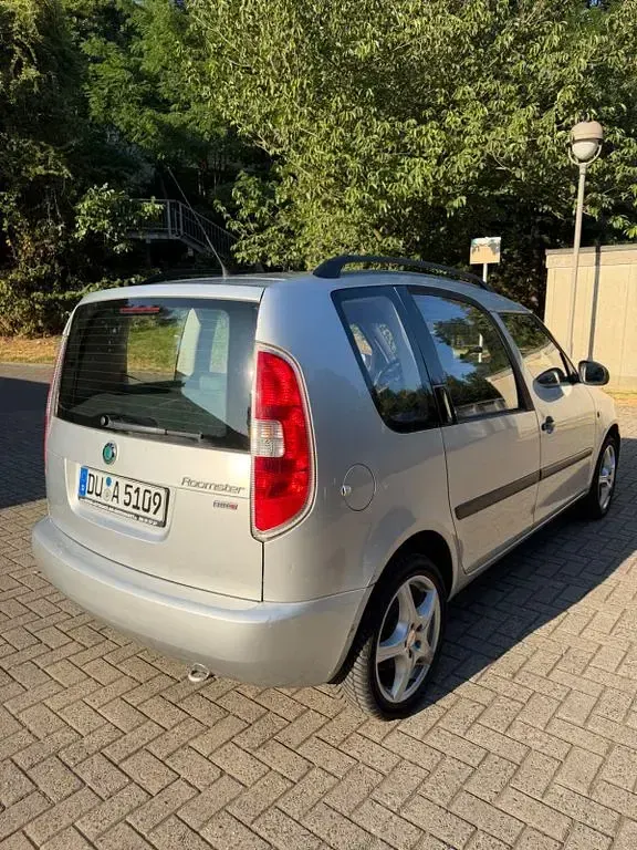 Gebraucht Skoda Roomster 69 PS (50 kW) 2011 Silber Van / Kleinbus