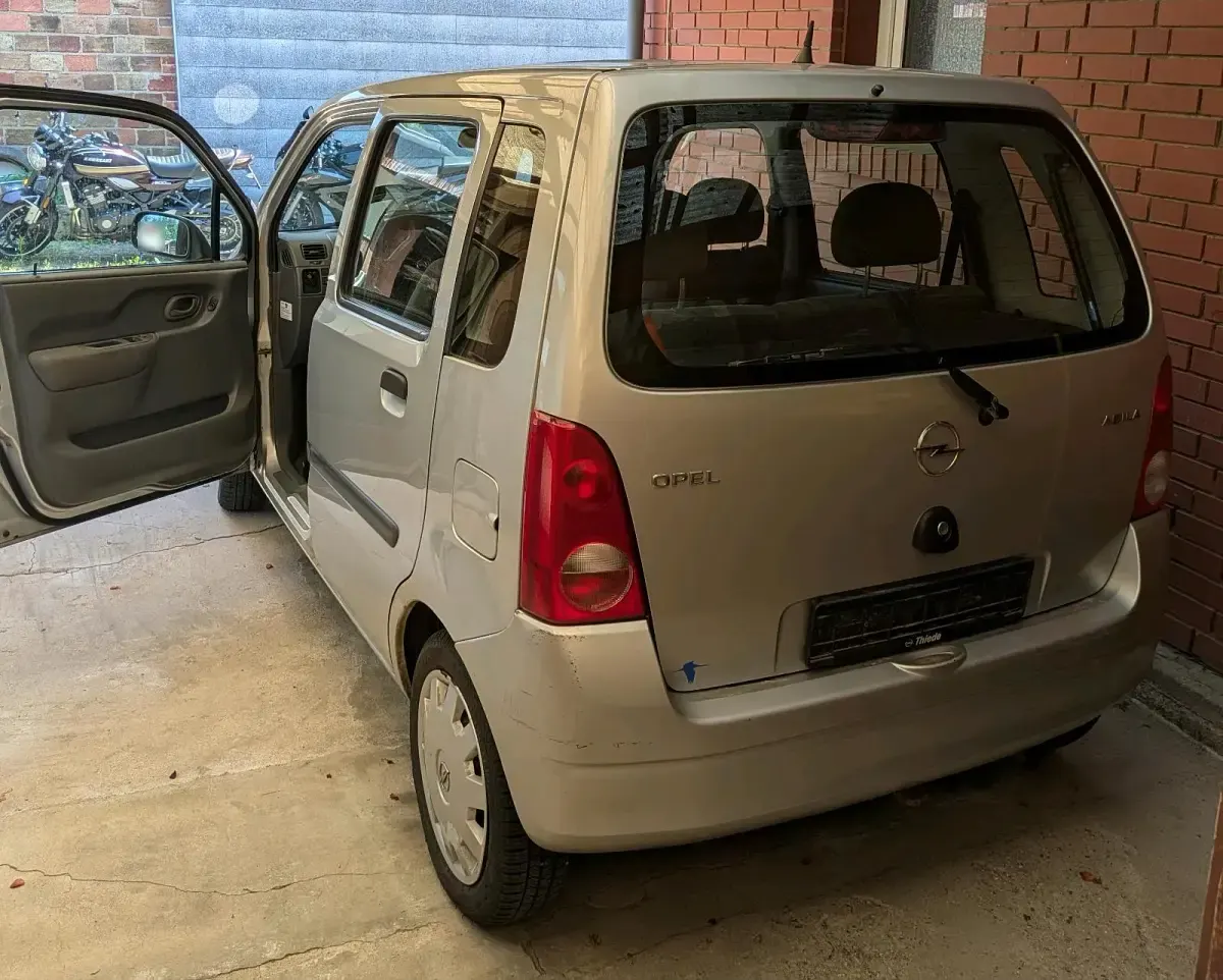 Gebraucht Opel Agila 58 PS (42 kW) 2002 Silber Van / Kleinbus
