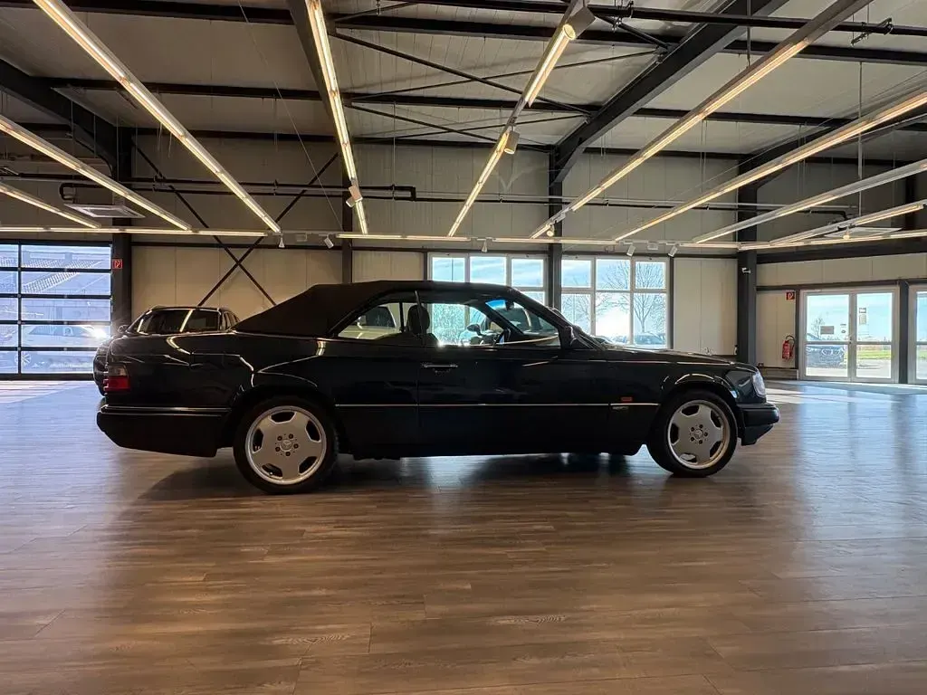 Gebraucht Mercedes E220 Sportline 150 PS (110 kW) 1995 Blau Cabrio