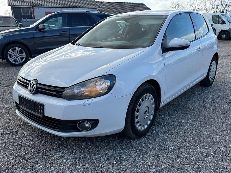 Gebraucht VW Golf VII 105 PS (77 kW) 2012 Weiß Limousine