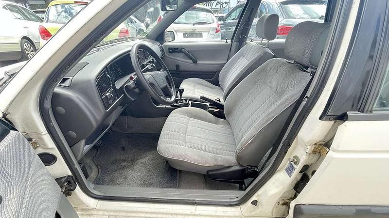 Second-hand VW Passat 90 CP (66 kW) 1988 Alb Berlinǎ