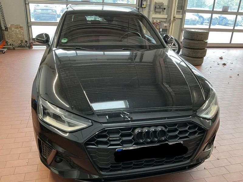 Gebraucht Audi A4 S-Line 204 PS (150 kW) 2022 Mythosschwarz Kombi