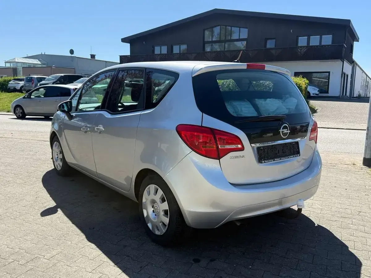 Gebraucht Opel Meriva Edition 101 PS (74 kW) 2011 Starsilber iii m2 Van / Kleinbus