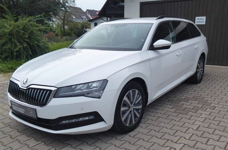 Weiß Gebraucht 2021 Skoda Superb Ambition Kombi | 20.499 € (Fairer Preis) - Bild 1/4