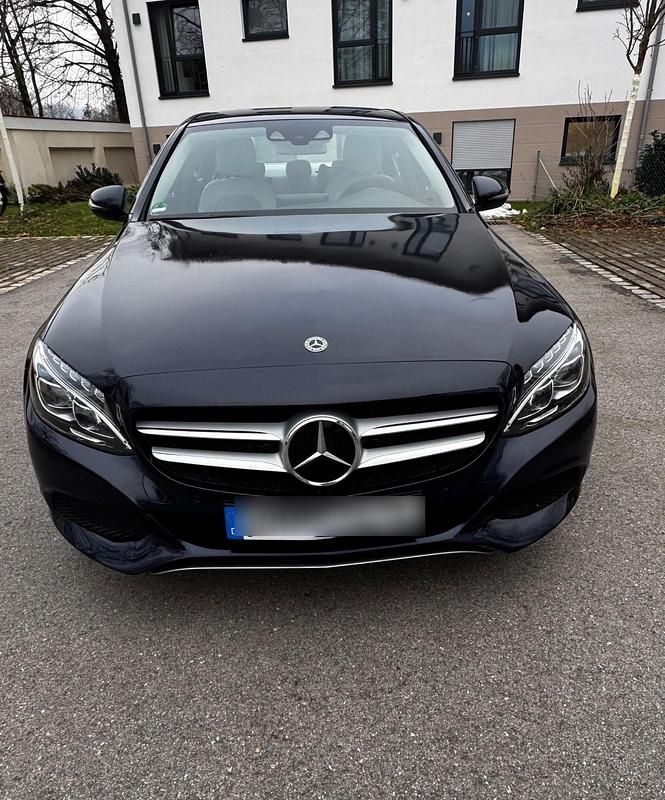Blau Gebraucht 2017 Mercedes C200 Limousine | 15.500 € (Superpreis) - Bild 1/4