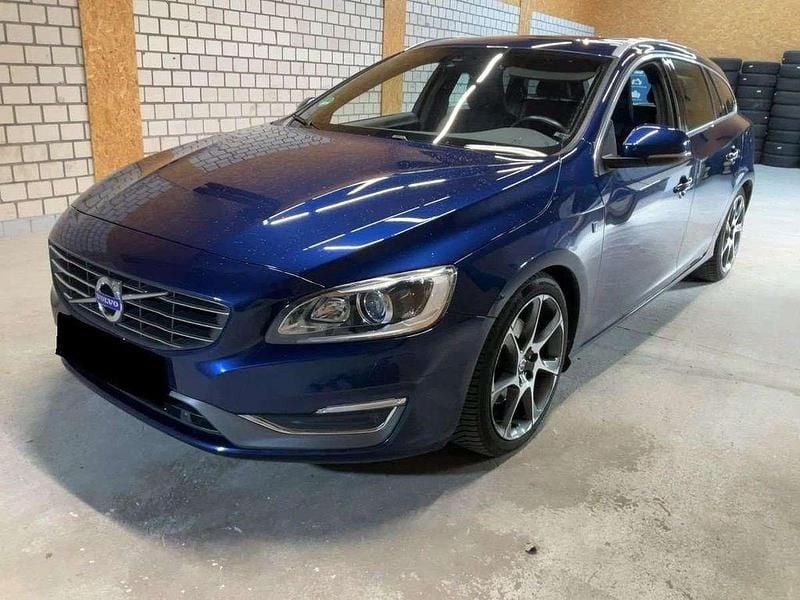 Gebraucht Volvo V60 Ocean Race 181 PS (133 kW) 2015 Ocean blue ii / metallic Kombi