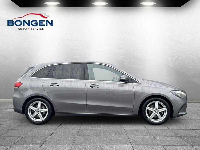 Gebraucht Mercedes B200 Progressive 163 PS (119 kW) 2021 Mountaingrau Van / Kleinbus