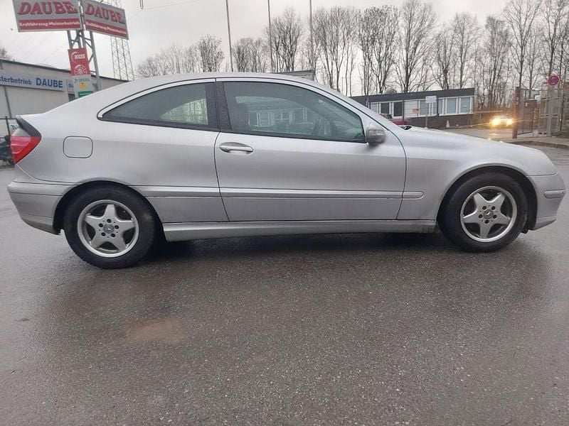 Gebraucht Mercedes C180 129 PS (94 kW) 2002 Grau Coupé