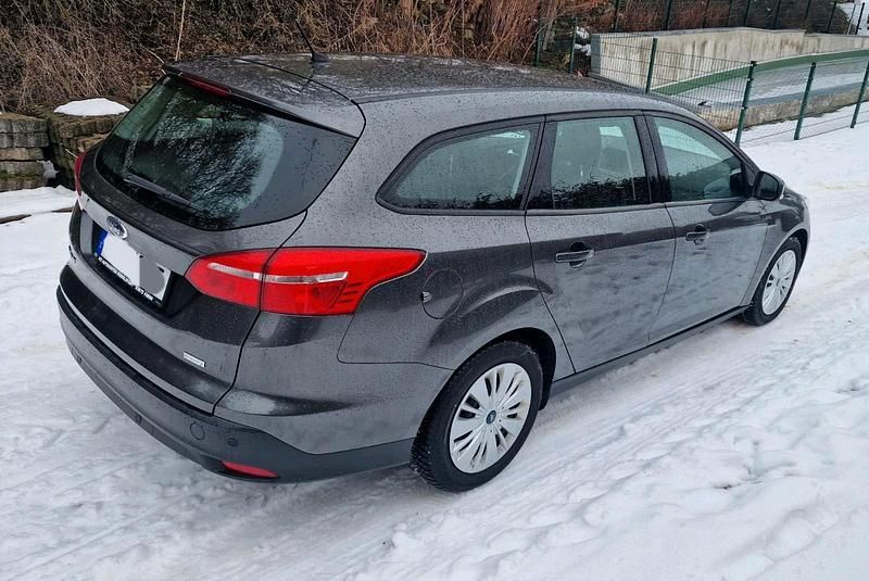Gebraucht Ford Focus 125 PS (91 kW) 2016 Grau Kombi