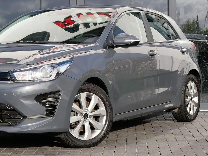Gebraucht Kia Rio Vision 101 PS (74 kW) 2020 Silber Limousine