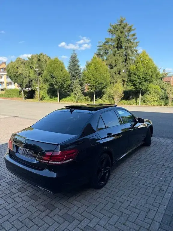 Second-hand Mercedes E250 204 CP (150 kW) 2013 Negru Berlinǎ