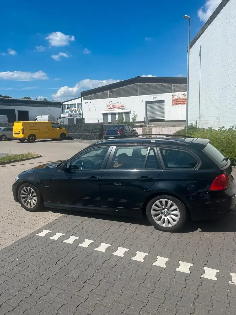 Gebraucht BMW 320 177 PS (130 kW) 2008 Schwarz Kombi