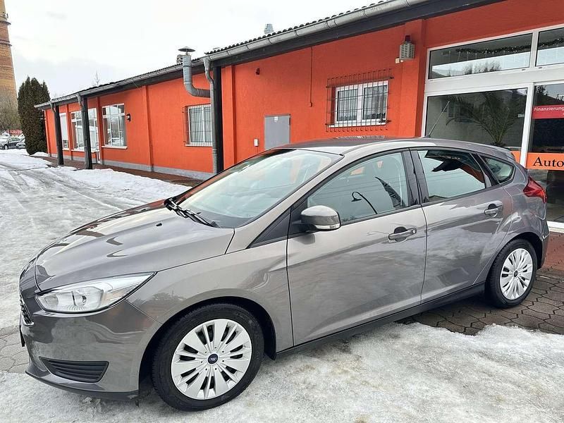 Gebraucht Ford Focus Trend 101 PS (74 kW) 2015 Brisbane braun Limousine