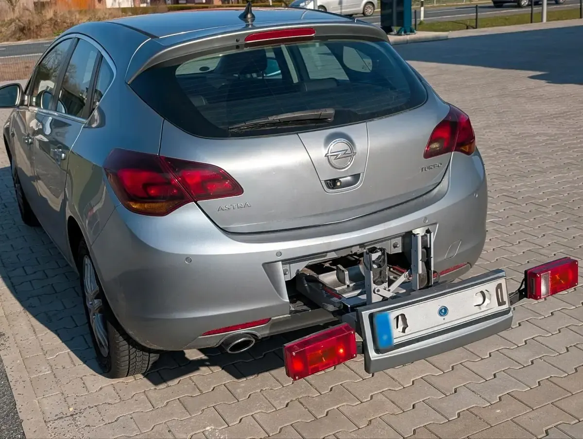 Gebraucht Opel Astra 179 PS (131 kW) 2011 Silber Limousine