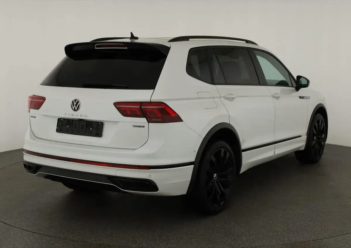 Gebraucht VW Tiguan Allspace R-line 190 PS (139 kW) 2023 Oryxweiß perlmutteffekt SUV