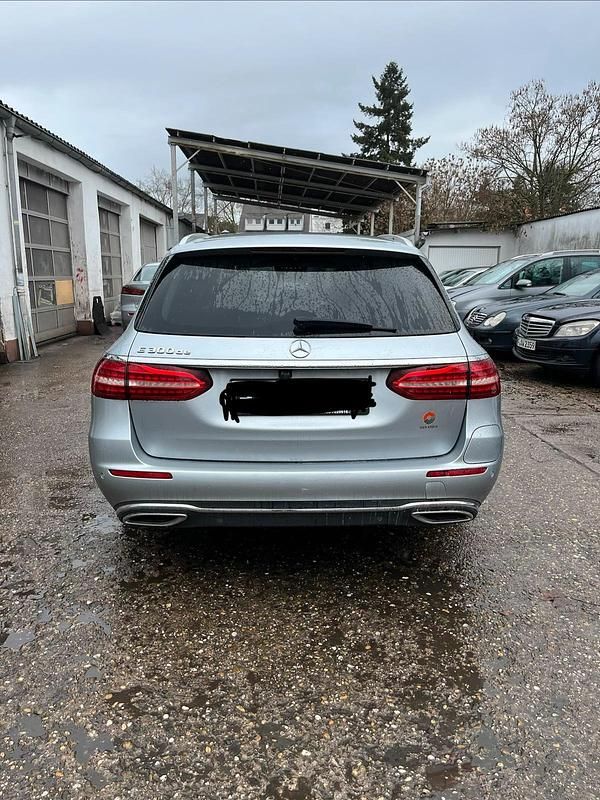 Gebraucht Mercedes E300 306 PS (225 kW) 2020 Silber Kombi