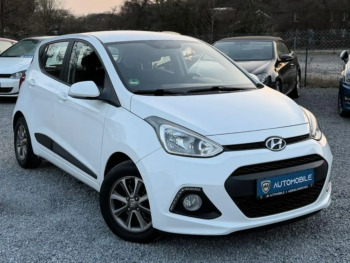 Gebraucht Hyundai i10 Trend 67 PS (49 kW) 2015 Weiß Kleinwagen
