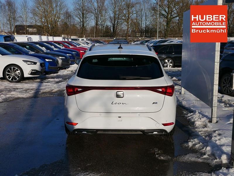 Neu Seat Leon FR 150 PS (110 kW) 2025 Nevadaweiß metallic Kombi