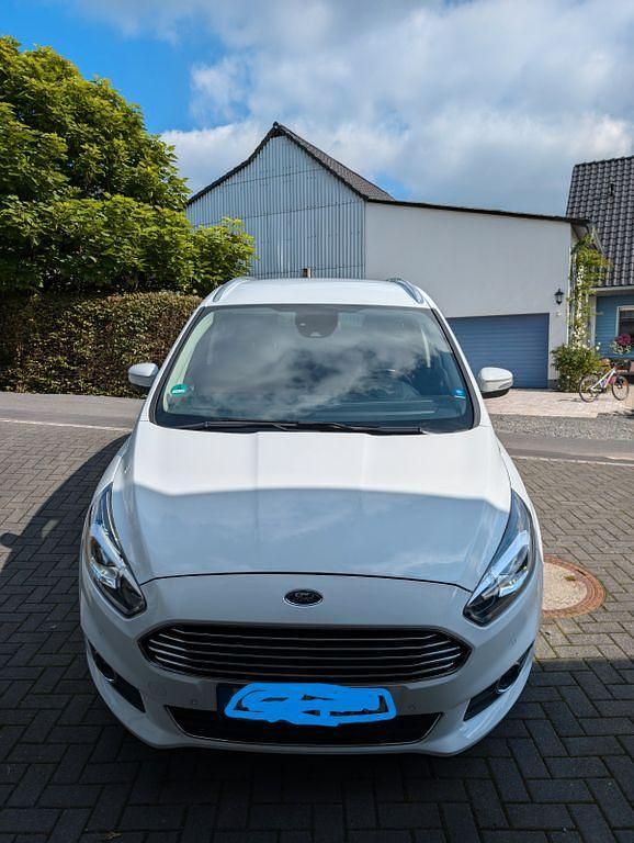 Weiß Gebraucht 2019 Ford S-MAX Titanium Van / Kleinbus | 16.800 € (Superpreis) - Bild 1/4