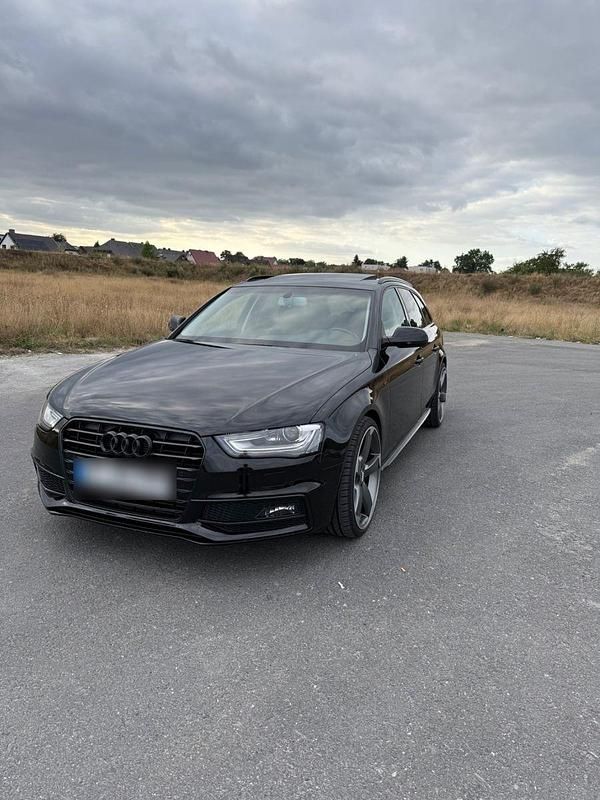 Schwarz Gebraucht 2013 Audi A4 S-Line Kombi | 12.900 € (Teuer) - Bild 1/4