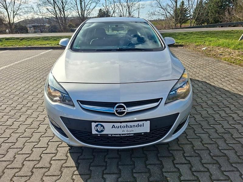 Gebraucht Opel Astra Selection 116 PS (85 kW) 2015 Silber Limousine