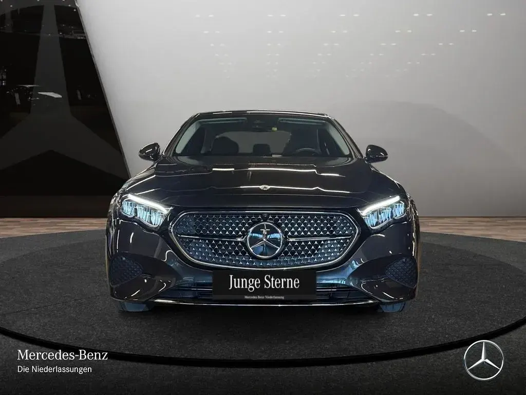 Usado Mercedes E200 Advanced 204 CV (150 kW) 2025 Gris Berlina