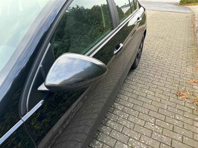 Gebraucht Opel Insignia Edition 136 PS (100 kW) 2017 Schwarz Limousine