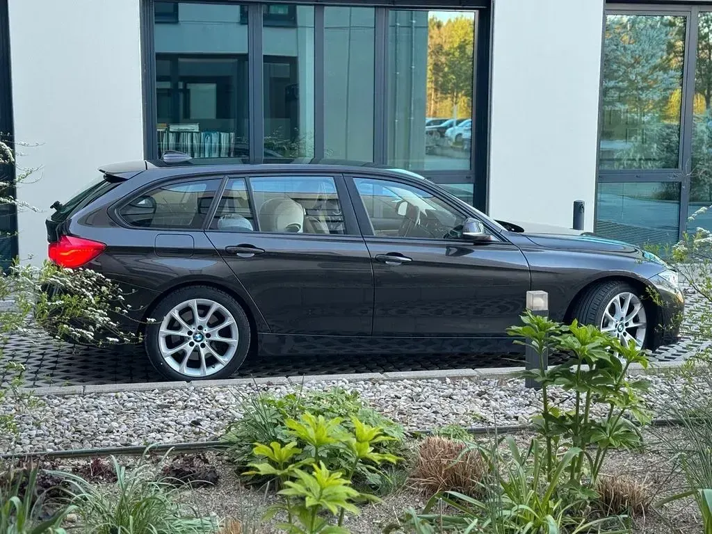 Gebraucht BMW 330 Advantage 258 PS (189 kW) 2017 Braun Kombi