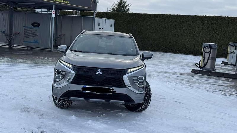 Gebraucht 2021 Mitsubishi Eclipse Cross Top SUV | 24.400 € (Teuer) - Bild 1/4