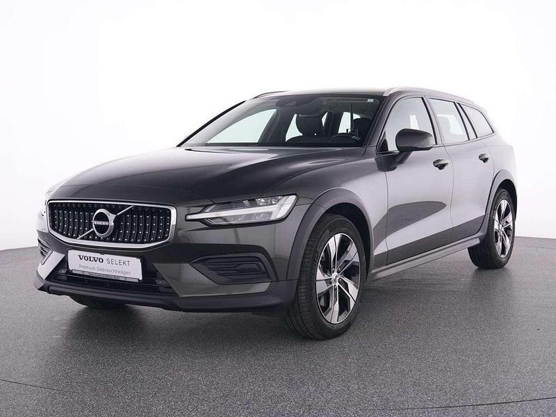 Gebraucht Volvo V60 CC Pro 197 PS (144 kW) 2022 Grau pine grey / metallic Kombi