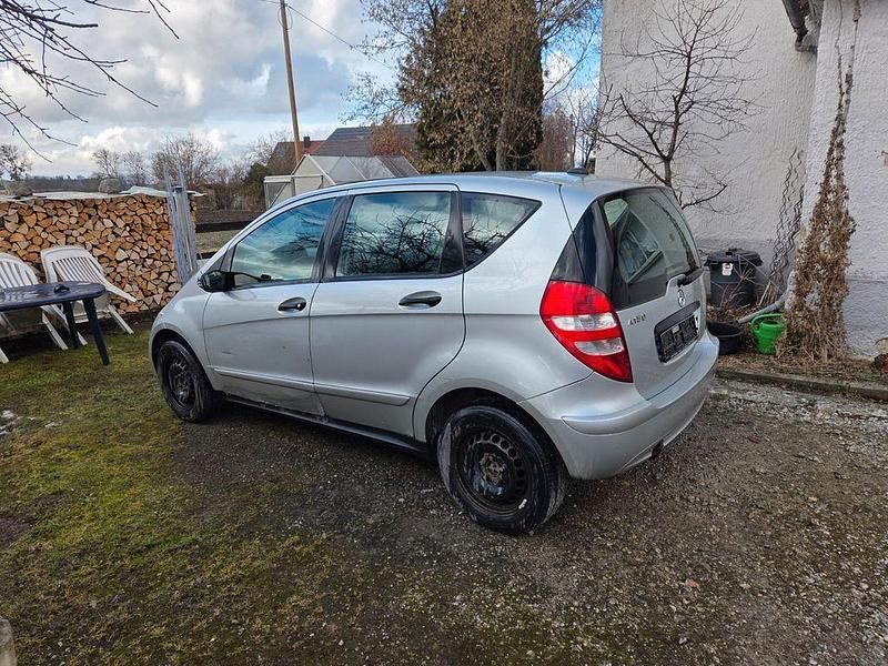 Silber Gebraucht 2004 Mercedes A150 Classic Limousine | 1.800 € (Fairer Preis) - Bild 1/4